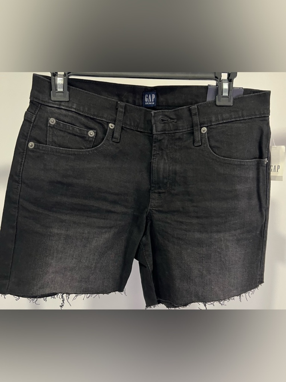 NWT Gap 5” Stretch Mid Rise Black shorts Size 28 Regular